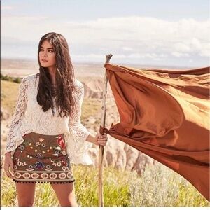 Umgee embroidered bird floral design mini skirt, Taupe, Size Large.